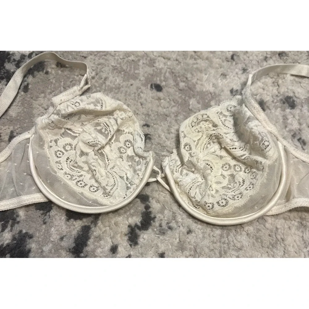 Vintage Victorias Secret Ivory Lace Bra 70817 White 36C